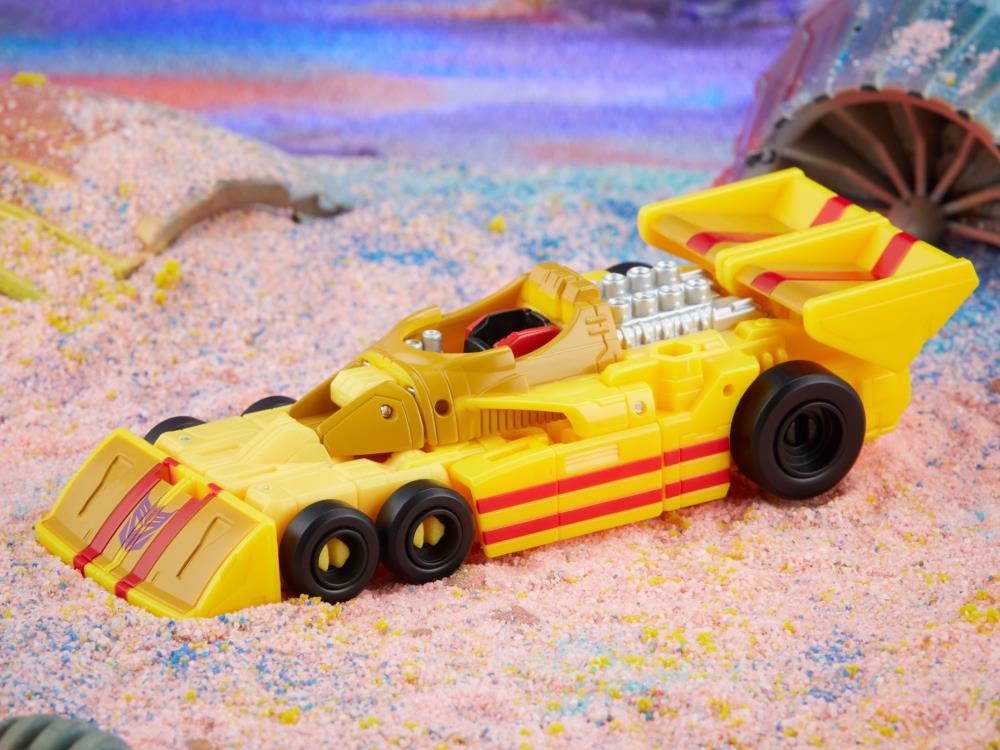 Transformers: Legacy Deluxe Drag Strip Gallery Image 7