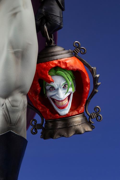 Batman: Last Knight on Earth ArtFX Batman Statue Gallery Image 17