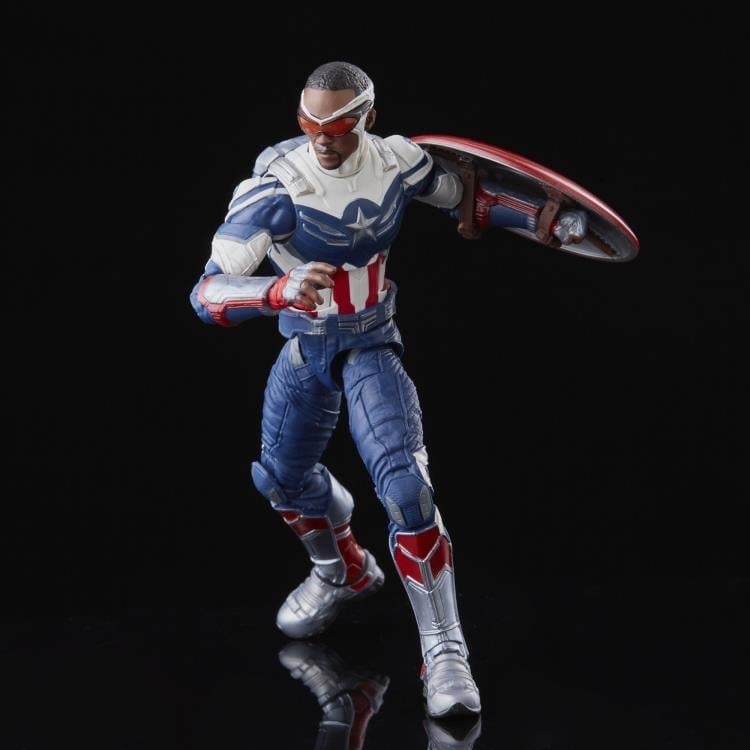 The Falcon and the Winter Soldier & Avengers: Endgame Marvel Legends Tag Team Captain America Action Figure Two-Pack Gallery Image 4