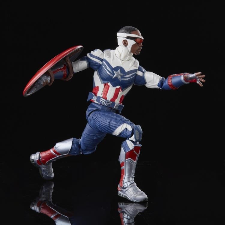 The Falcon and the Winter Soldier & Avengers: Endgame Marvel Legends Tag Team Captain America Action Figure Two-Pack Gallery Image 5