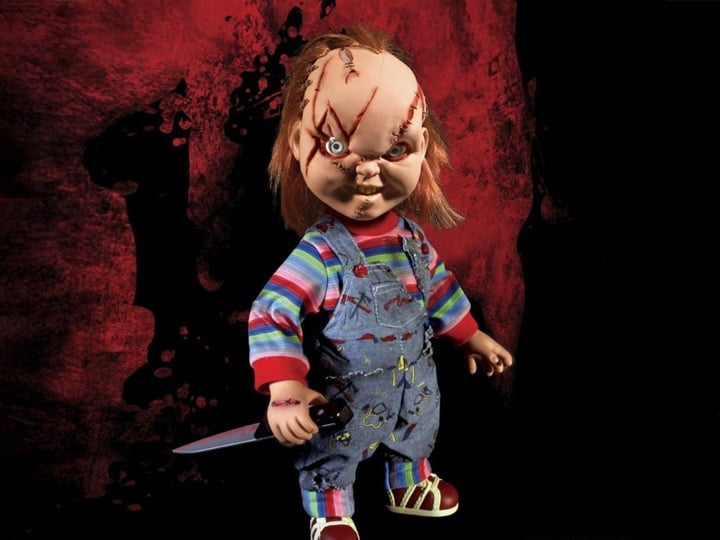 Bride of Chucky Mezco Designer Series Mega Scale Talking Chucky Gallery Image 1
