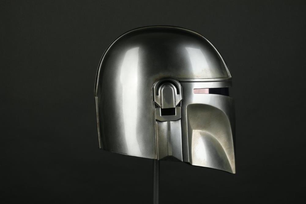 Star Wars The Mandalorian 1/1 Scale Helmet Replica Gallery Image 12