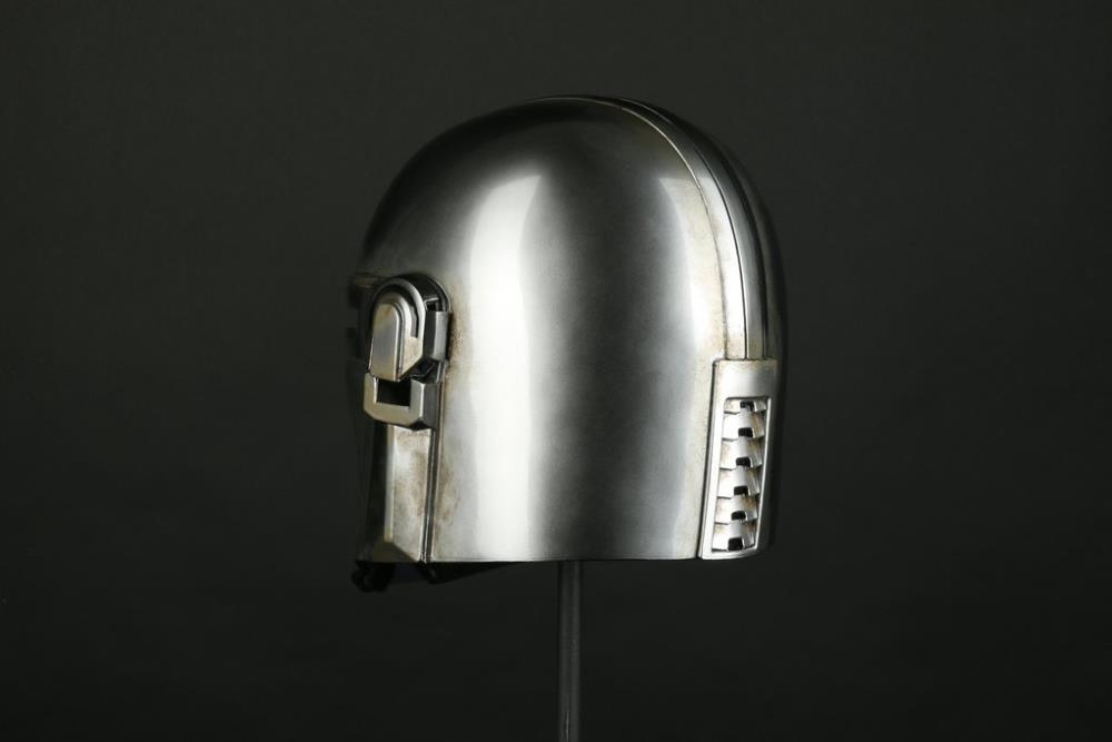 Star Wars The Mandalorian 1/1 Scale Helmet Replica Gallery Image 6