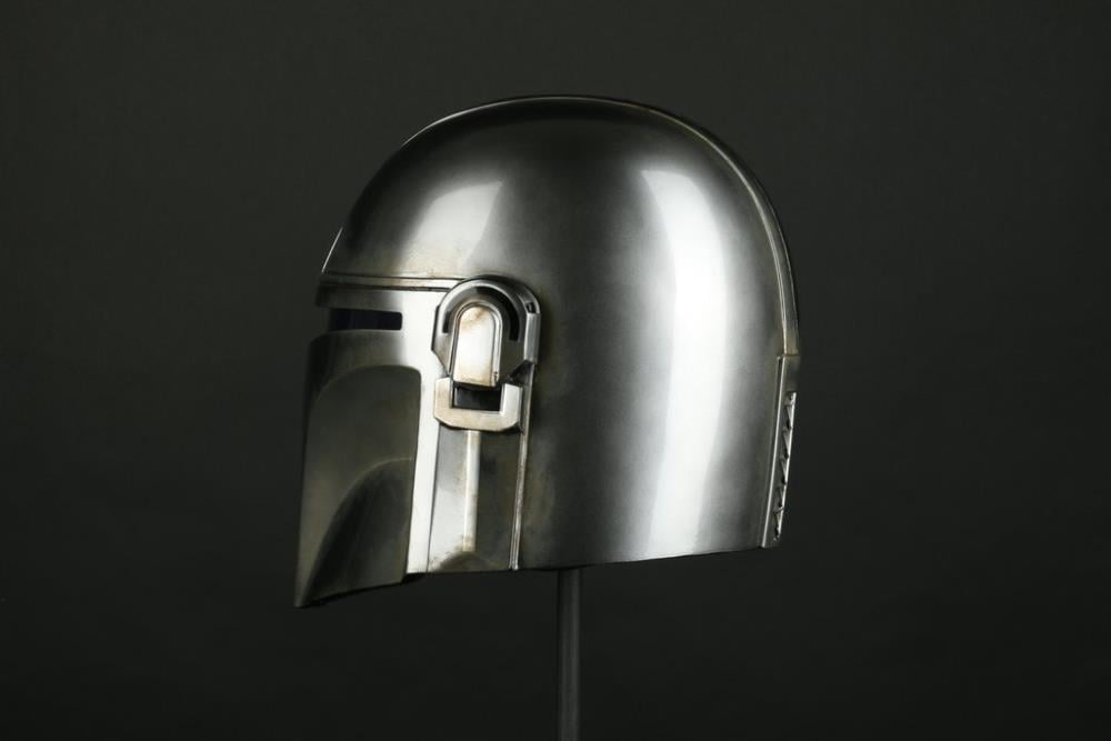 Star Wars The Mandalorian 1/1 Scale Helmet Replica Gallery Image 5