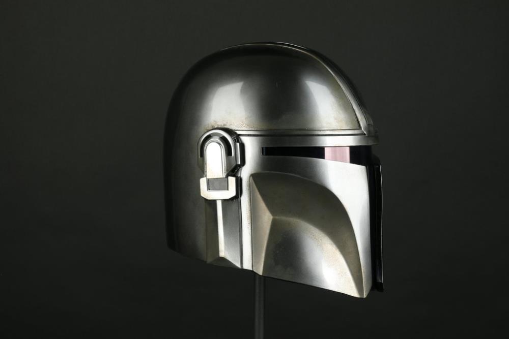 Star Wars The Mandalorian 1/1 Scale Helmet Replica Gallery Image 13