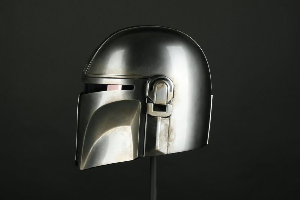 Star Wars The Mandalorian 1/1 Scale Helmet Replica Gallery Image 3