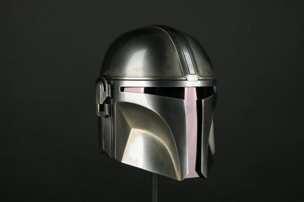 Star Wars The Mandalorian 1/1 Scale Helmet Replica Gallery Image 14