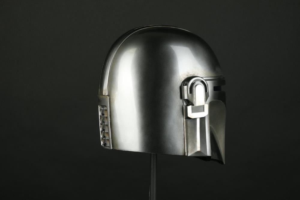 Star Wars The Mandalorian 1/1 Scale Helmet Replica Gallery Image 11