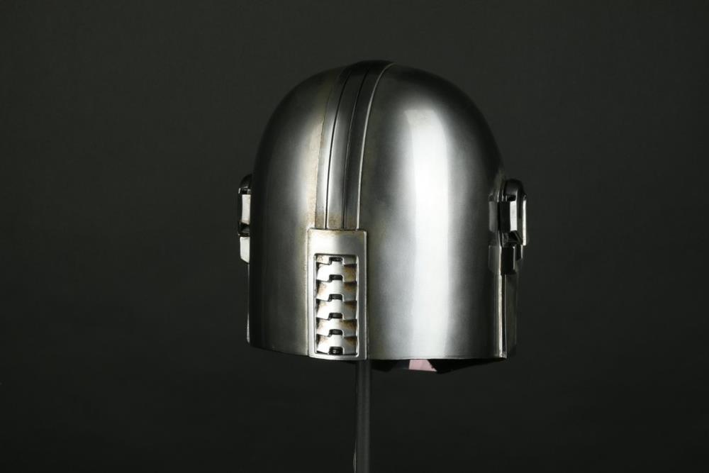 Star Wars The Mandalorian 1/1 Scale Helmet Replica Gallery Image 8