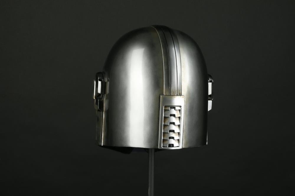 Star Wars The Mandalorian 1/1 Scale Helmet Replica Gallery Image 9