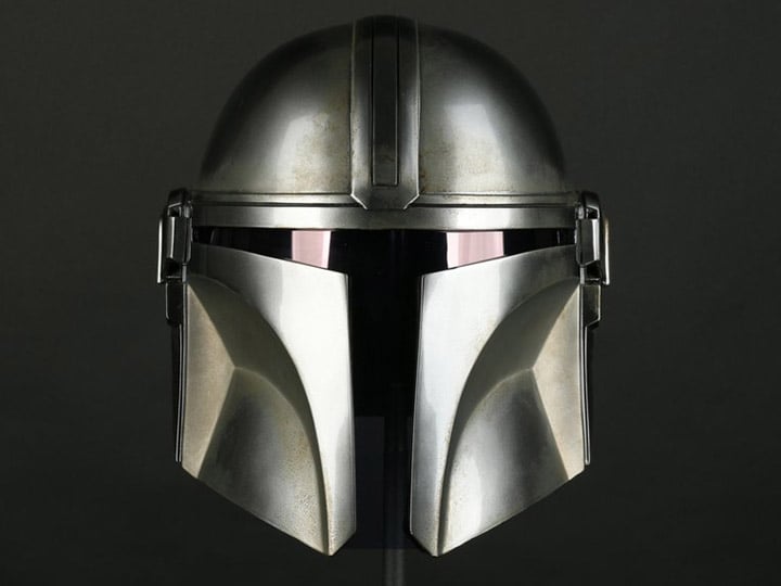 Star Wars The Mandalorian 1/1 Scale Helmet Replica Gallery Image 1