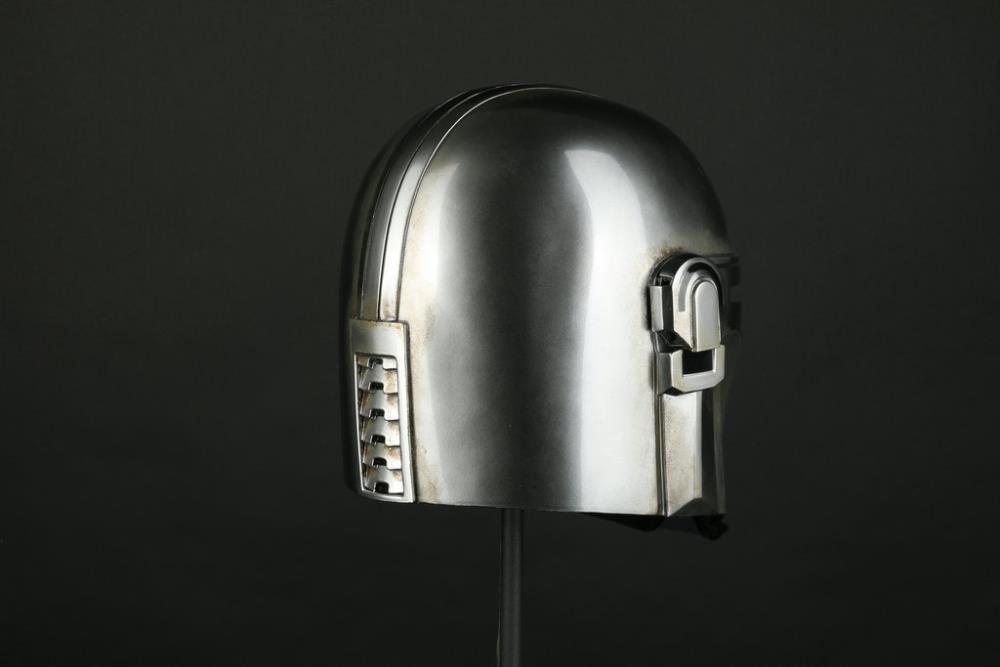 Star Wars The Mandalorian 1/1 Scale Helmet Replica Gallery Image 10
