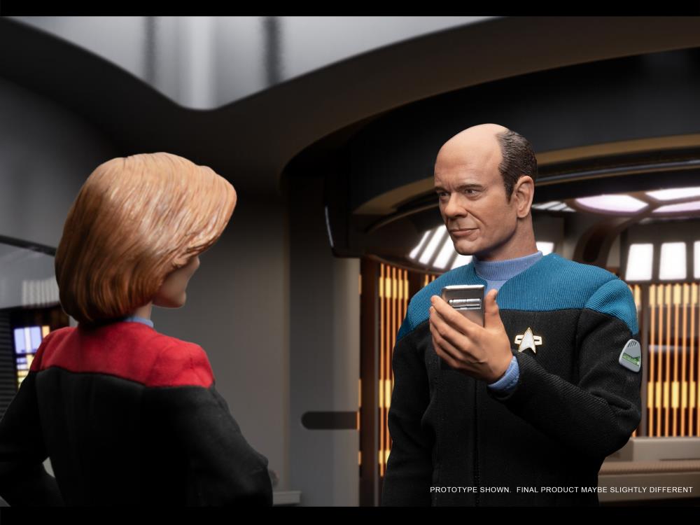 Star Trek: Voyager The Doctor (Emergency Medical Hologram) 1/6 Scale Figure Gallery Image 6