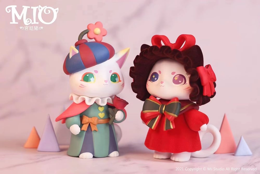 Mio the Palace Cat Series Box of 8 Random Figures