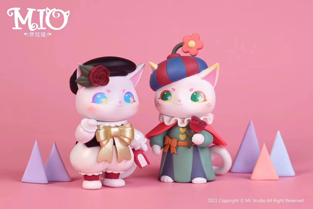Mio the Palace Cat Series Box of 8 Random Figures