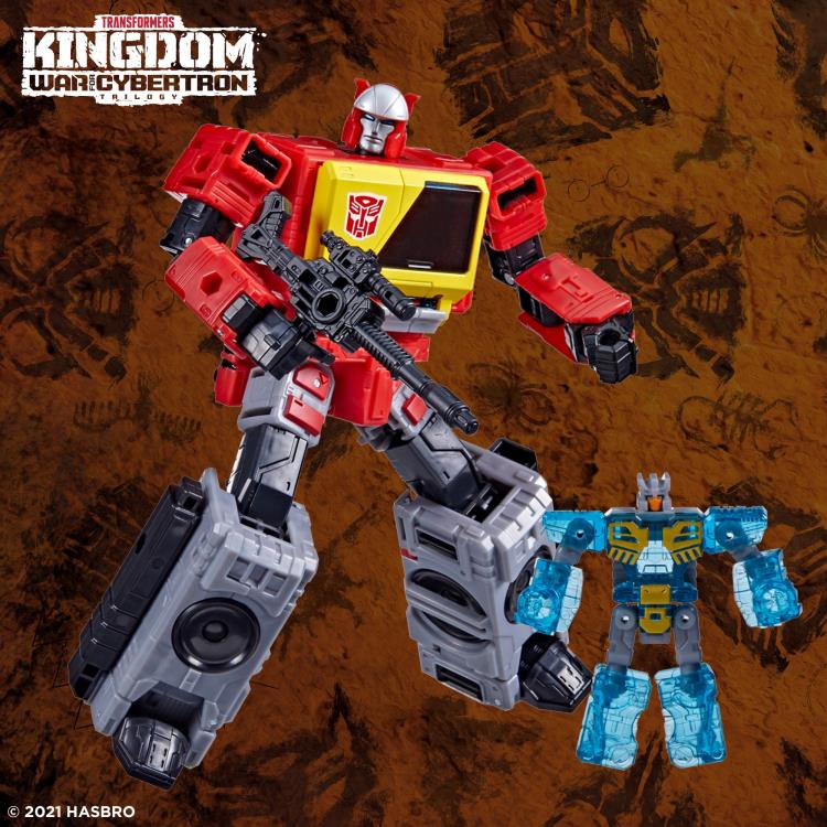 Transformers War for Cybertron: Kingdom Voyager Blaster Gallery Image 5