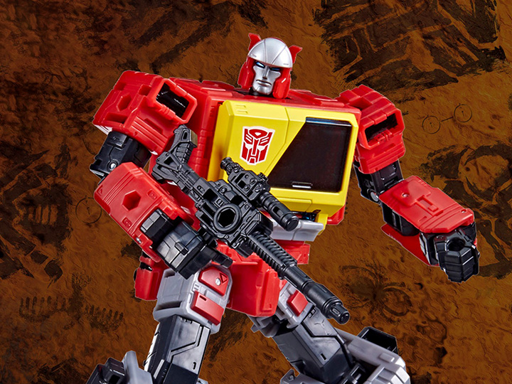 Transformers War for Cybertron: Kingdom Voyager Blaster Gallery Image 1
