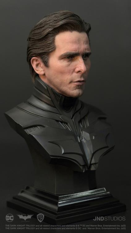 The Dark Knight Rises Hyperreal Batman (Dual Ver.) 1/3 Scale Statue Gallery Image 22