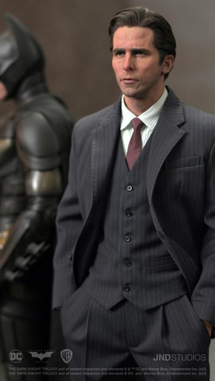 The Dark Knight Rises Hyperreal Batman (Dual Ver.) 1/3 Scale Statue Gallery Image 8