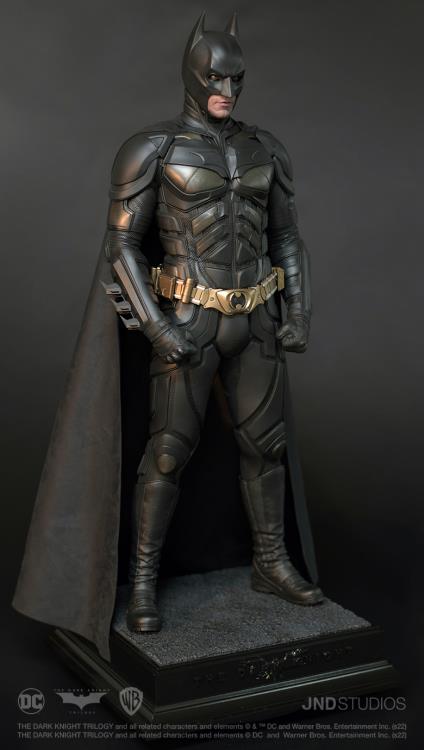 The Dark Knight Rises Hyperreal Batman (Dual Ver.) 1/3 Scale Statue Gallery Image 25