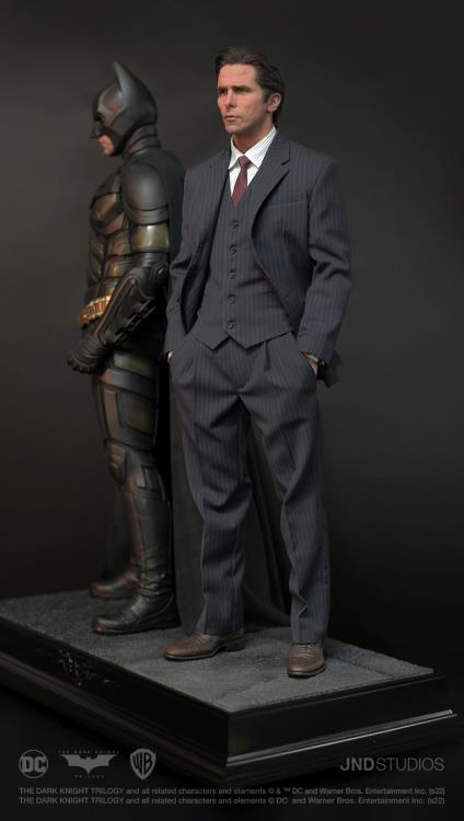 The Dark Knight Rises Hyperreal Batman (Dual Ver.) 1/3 Scale Statue Gallery Image 7