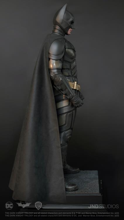 The Dark Knight Rises Hyperreal Batman (Dual Ver.) 1/3 Scale Statue Gallery Image 26