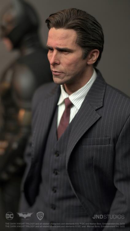 The Dark Knight Rises Hyperreal Batman (Dual Ver.) 1/3 Scale Statue Gallery Image 6
