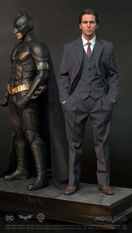 The Dark Knight Rises Hyperreal Batman (Dual Ver.) 1/3 Scale Statue Gallery Image 4