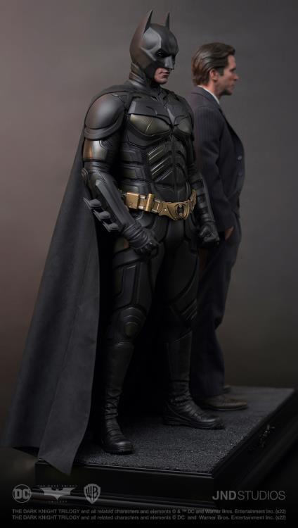 The Dark Knight Rises Hyperreal Batman (Dual Ver.) 1/3 Scale Statue Gallery Image 5