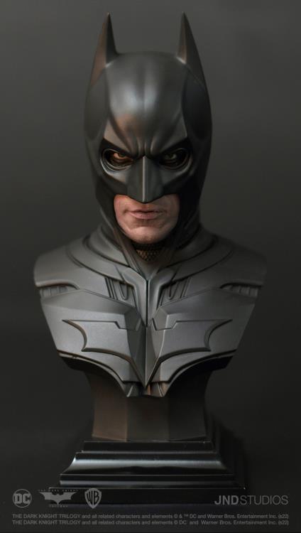 The Dark Knight Rises Hyperreal Batman (Dual Ver.) 1/3 Scale Statue Gallery Image 20