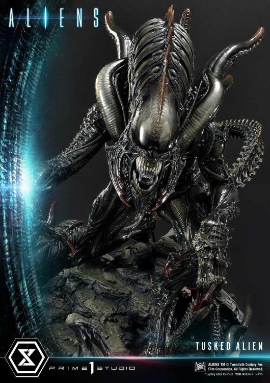 Aliens Premium Masterline Tusked Alien Statue Gallery Image 44