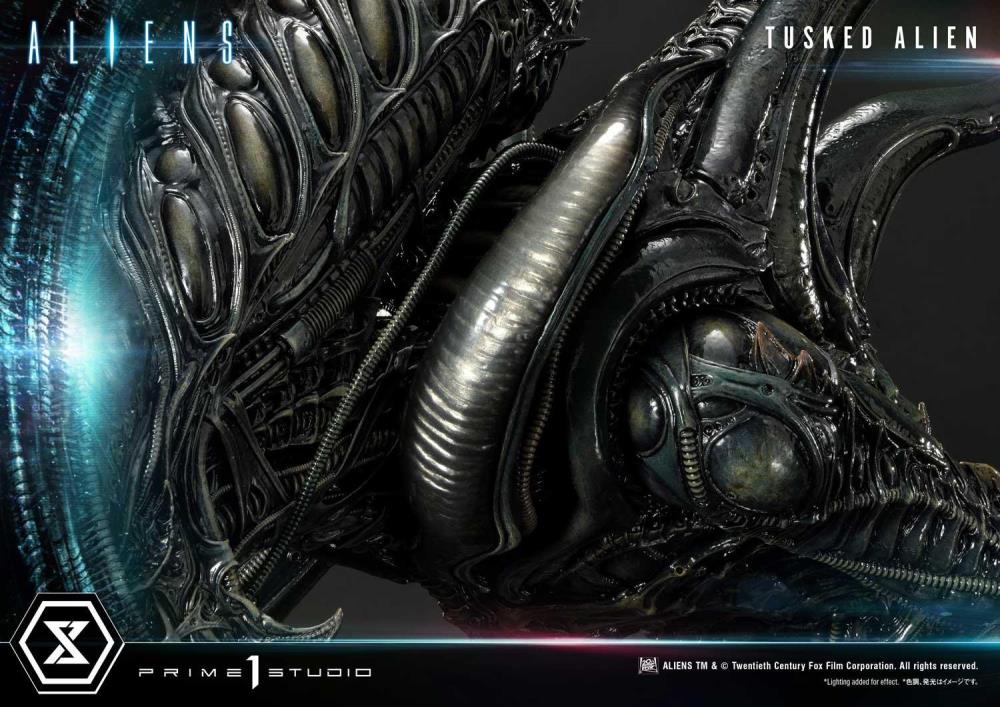 Aliens Premium Masterline Tusked Alien Statue Gallery Image 49