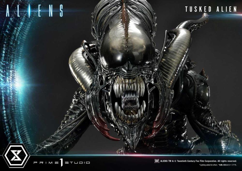 Aliens Premium Masterline Tusked Alien Statue Gallery Image 11