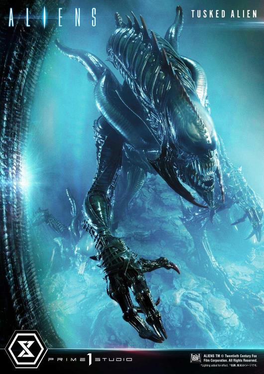 Aliens Premium Masterline Tusked Alien Statue Gallery Image 17