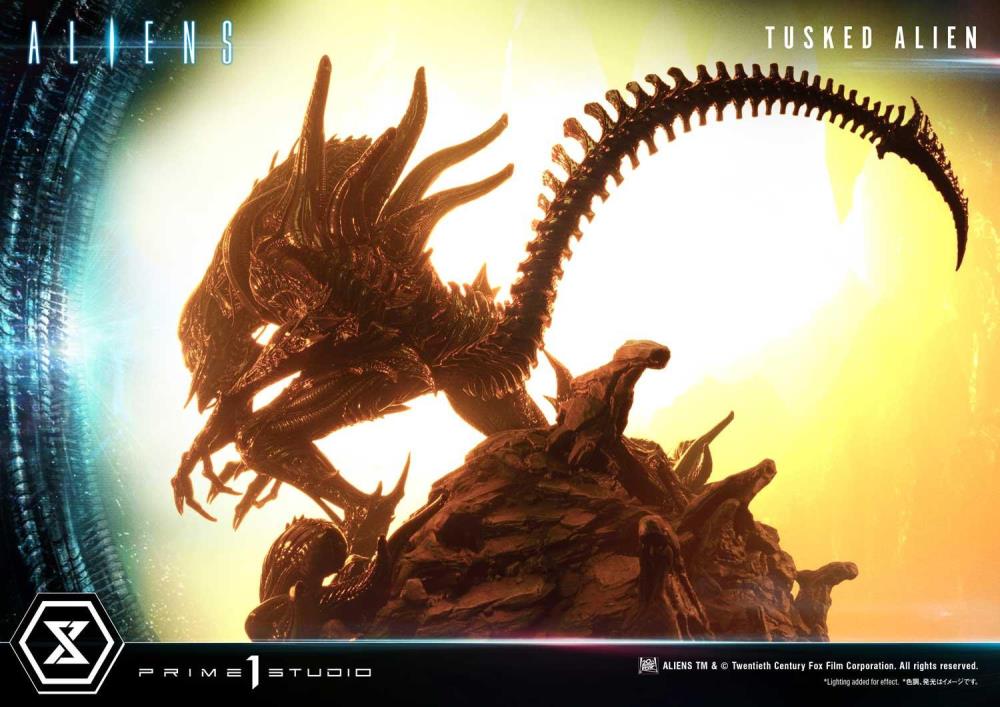 Aliens Premium Masterline Tusked Alien Statue Gallery Image 29