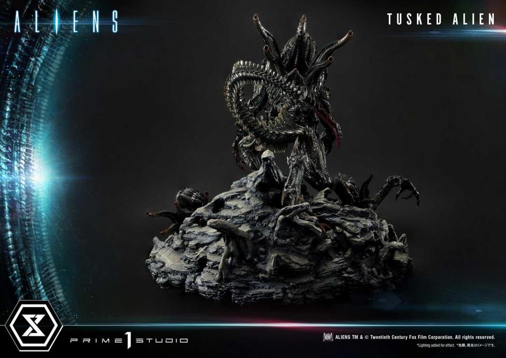 Aliens Premium Masterline Tusked Alien Statue Gallery Image 6