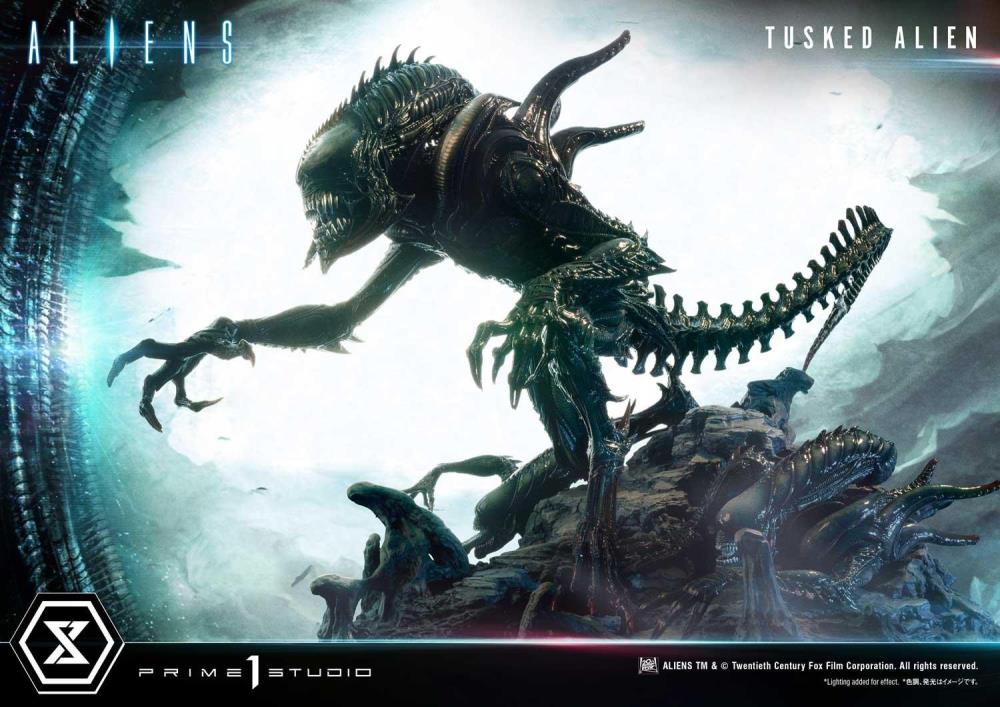Aliens Premium Masterline Tusked Alien Statue Gallery Image 40