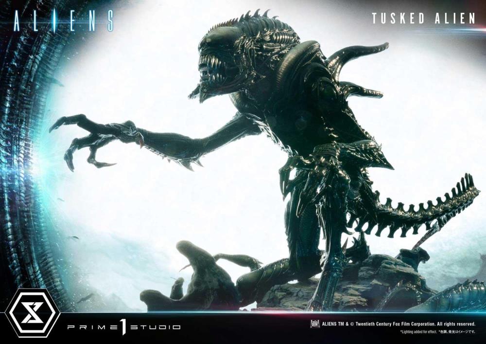 Aliens Premium Masterline Tusked Alien Statue Gallery Image 25