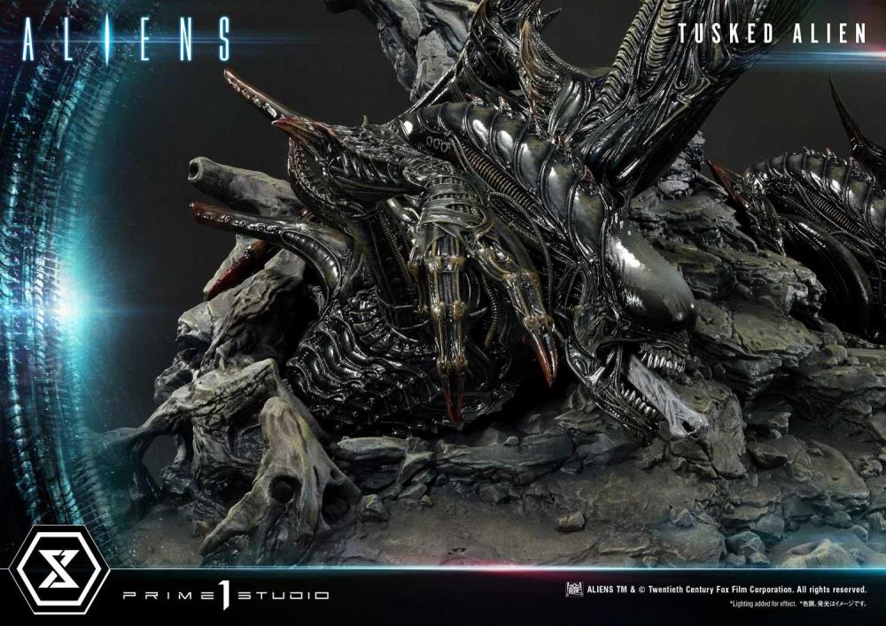 Aliens Premium Masterline Tusked Alien Statue Gallery Image 63