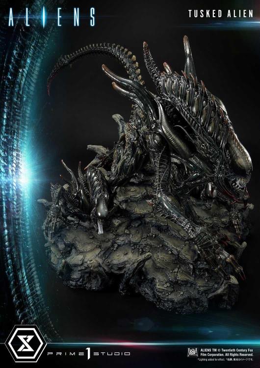 Aliens Premium Masterline Tusked Alien Statue Gallery Image 42