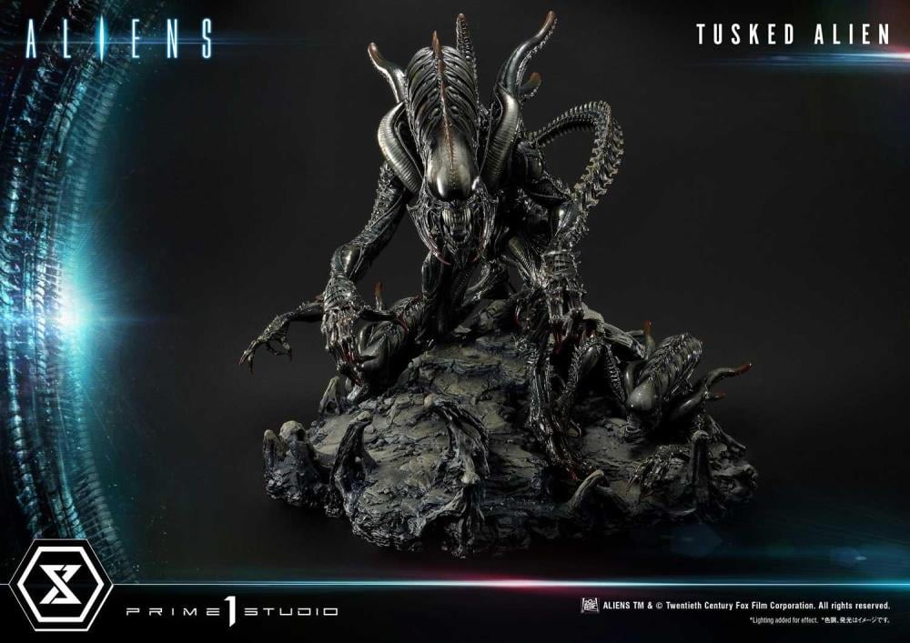 Aliens Premium Masterline Tusked Alien Statue Gallery Image 4