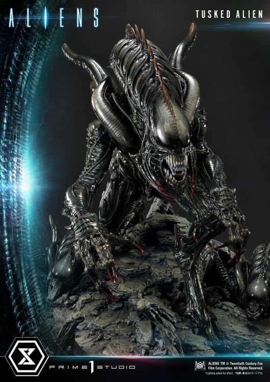 Aliens Premium Masterline Tusked Alien Statue Gallery Image 43