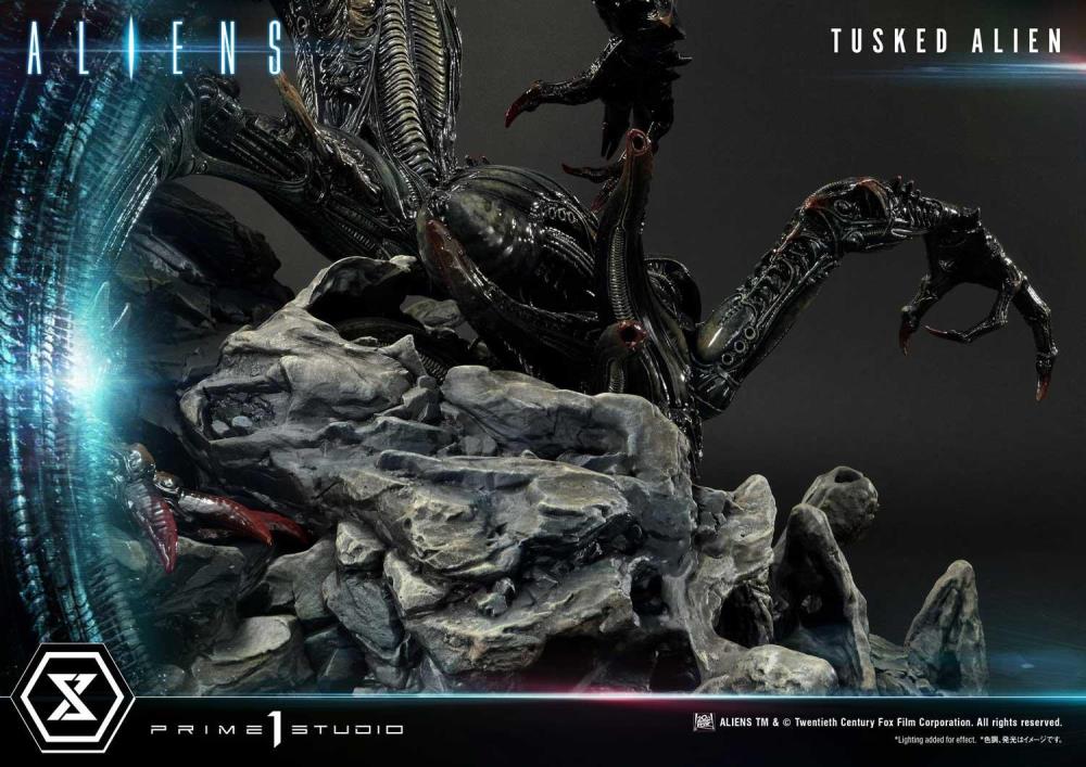 Aliens Premium Masterline Tusked Alien Statue Gallery Image 65