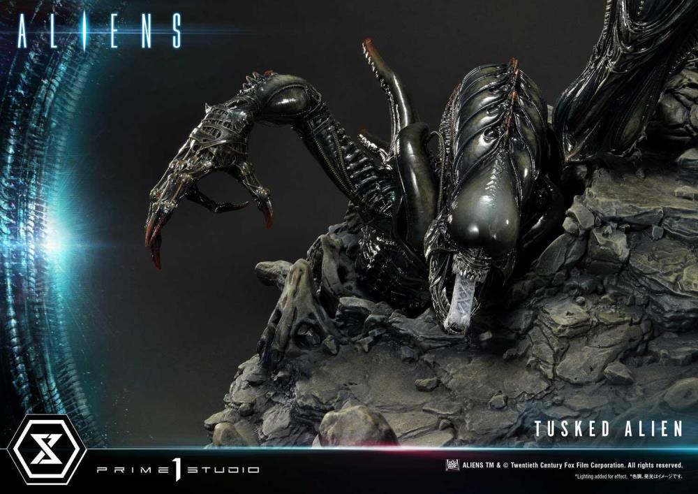 Aliens Premium Masterline Tusked Alien Statue Gallery Image 62