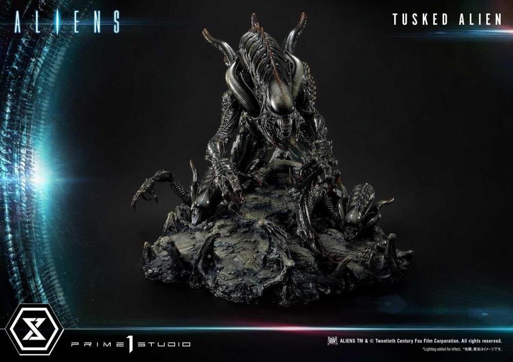Aliens Premium Masterline Tusked Alien Statue Gallery Image 56
