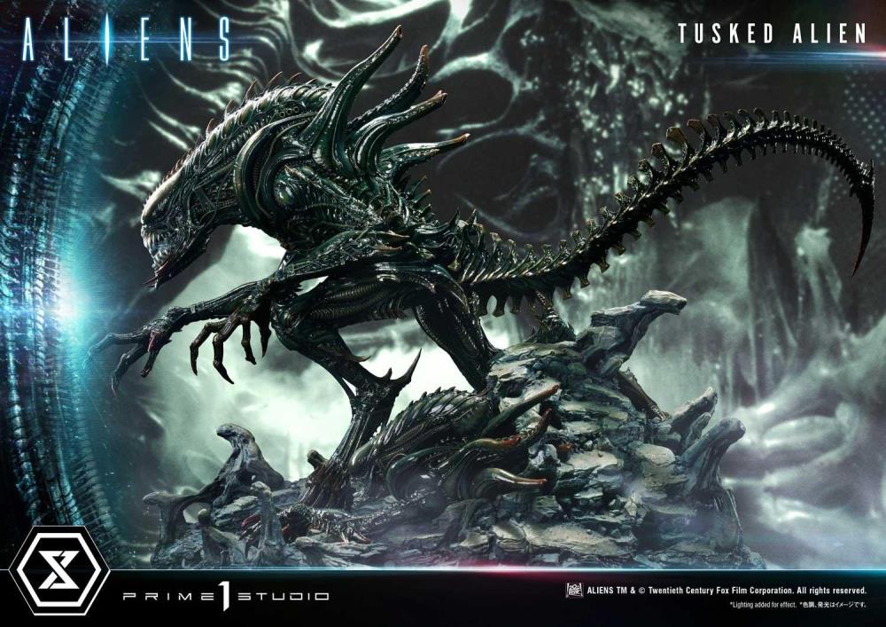 Aliens Premium Masterline Tusked Alien Statue Gallery Image 21