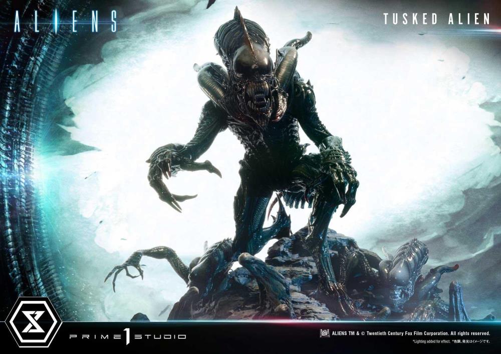 Aliens Premium Masterline Tusked Alien Statue Gallery Image 24