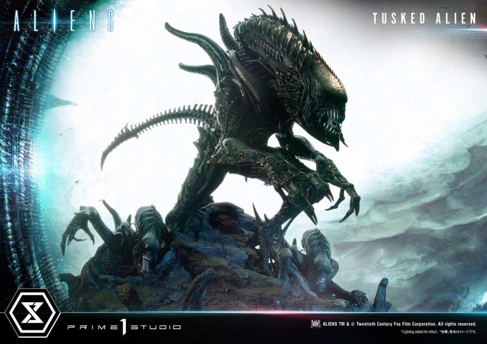 Aliens Premium Masterline Tusked Alien Statue Gallery Image 35