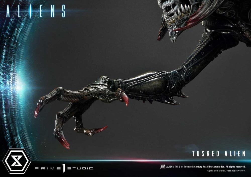 Aliens Premium Masterline Tusked Alien Statue Gallery Image 50