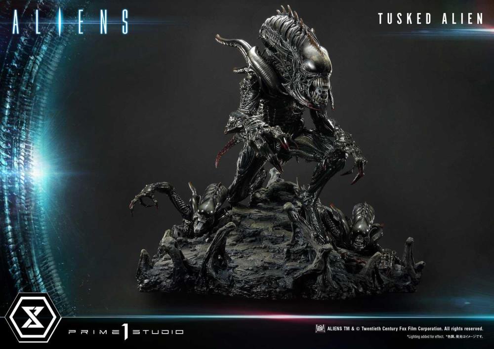 Aliens Premium Masterline Tusked Alien Statue Gallery Image 8